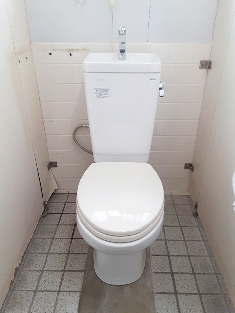 法人様 和式から洋式へ|使いやすさを重視したトイレ改修工事