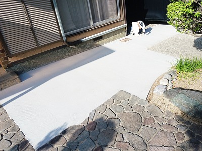 段差をなくして安心を。暮らしを支える「バリアフリー外構」の重要性(津市)