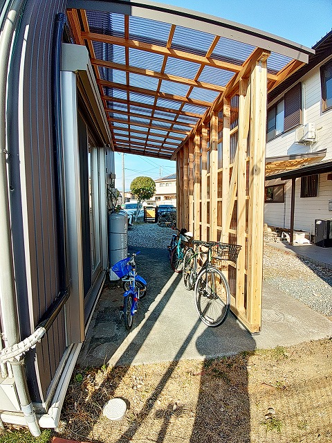 自転車置き場（サイクルポート）設置工事｜雨・日差しから自転車を守る（津市）