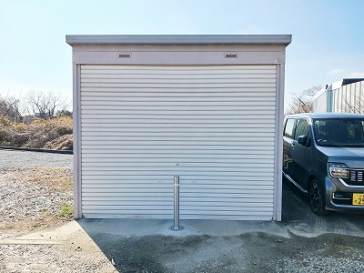 大切な愛車を守る!バリカー設置とソーラー照明で「狙わせない」防犯対策(津市)