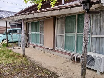 庇（ひさし）の柱交換工事 施工Before写真