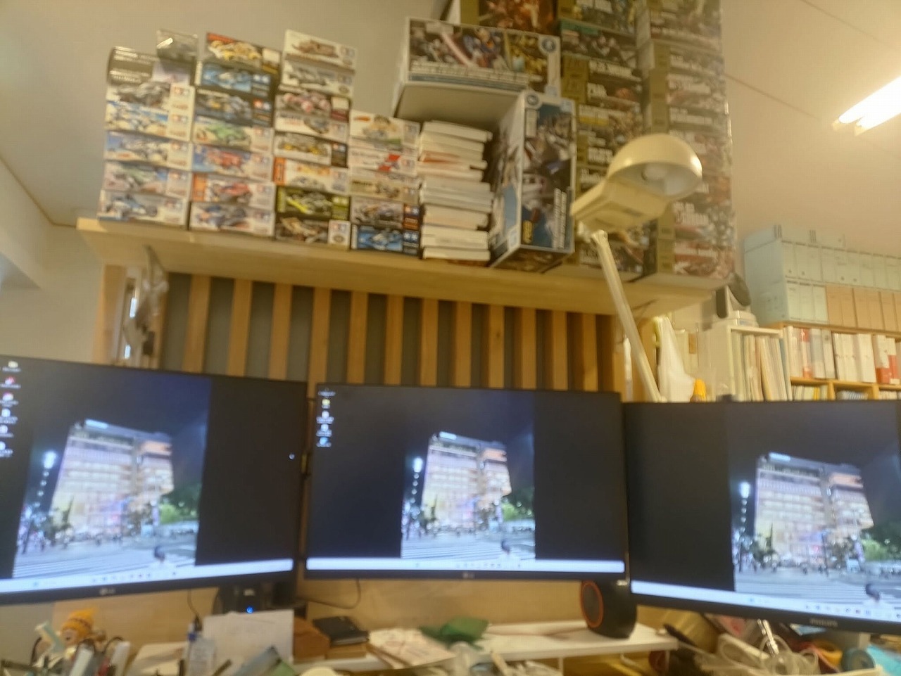 スタッフ全員「3画面」に強制進化！