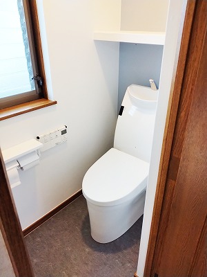 トイレリフォーム。落ち着いた内装で清潔感あふれる空間になりました!(津市)