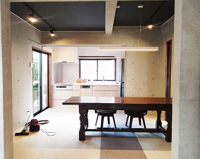 内装リフォーム|素材感を楽しむ、落ち着いたLDKへ(津市)