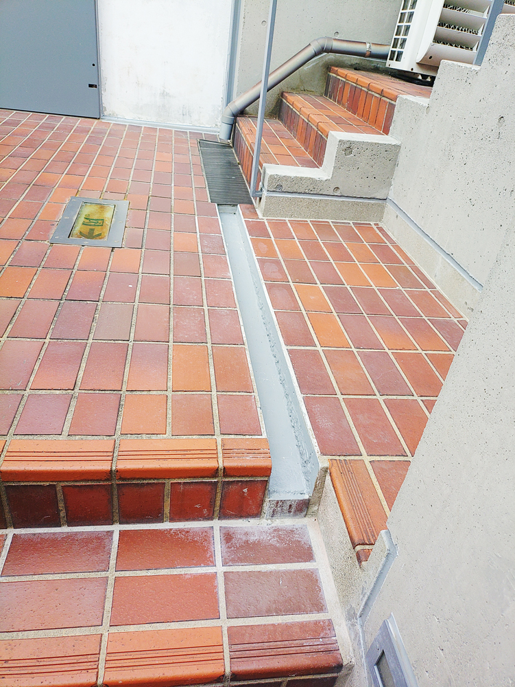 テナント 水みち工事｜見えない部分の不具合を早めに改善（津市）